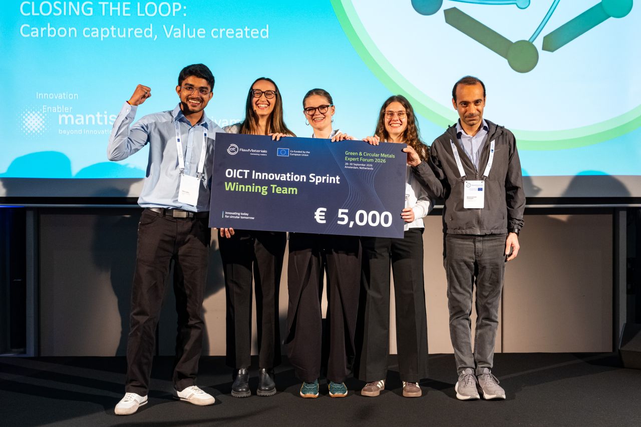 Our Master's student Emilie wins the OICT with a pitch about their RevivaMat Startup